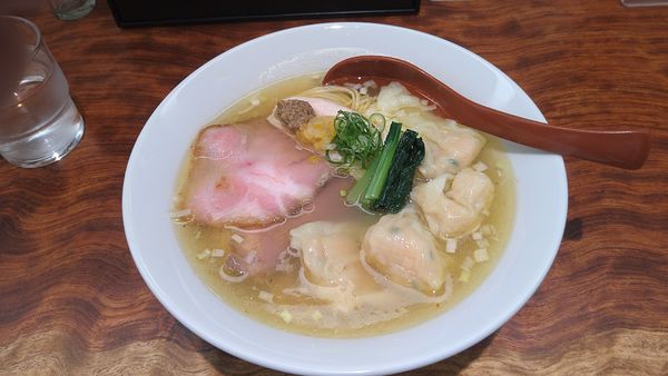 「ワンタン塩そば (エビワンタン4個入り)¥1100-」@三馬路 東京店の写真