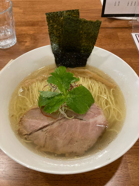 「塩ラーメン」@貝と地鶏だしのらぁ麺 ちょろの写真