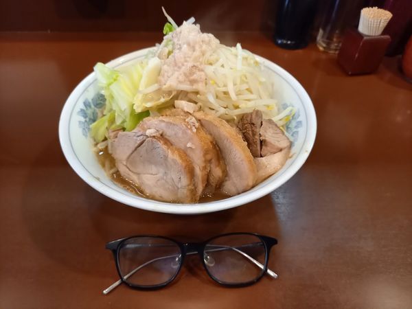 「豚増しラーメン(野菜W、油多め、背脂W)」@らーめん陸の写真