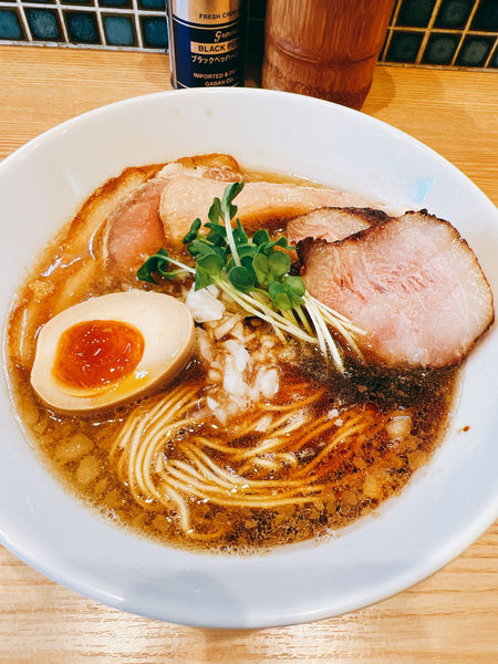 「新豚エキス中華そば splTP豚カルビチャーシュー」@ほっこり中華そば もつけの写真