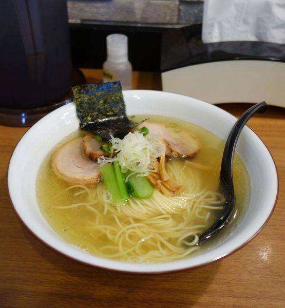 「にぼしラーメン塩 ＋焼豚」@麺屋 はちどりの写真