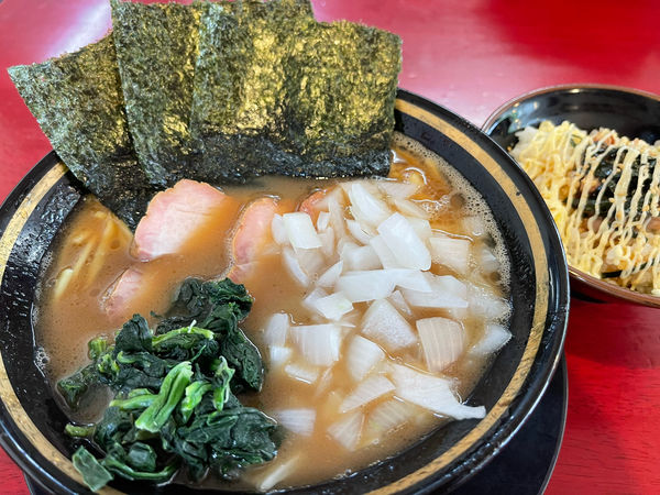 「チャーシューメン＋タマネギ＋チャーシュー丼」@家系ラーメン 熊田家の写真