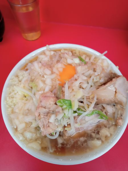 「ラーメン小¥750 生玉子￥50 玉ねぎ¥50」@ラーメン二郎 大宮公園駅前店の写真