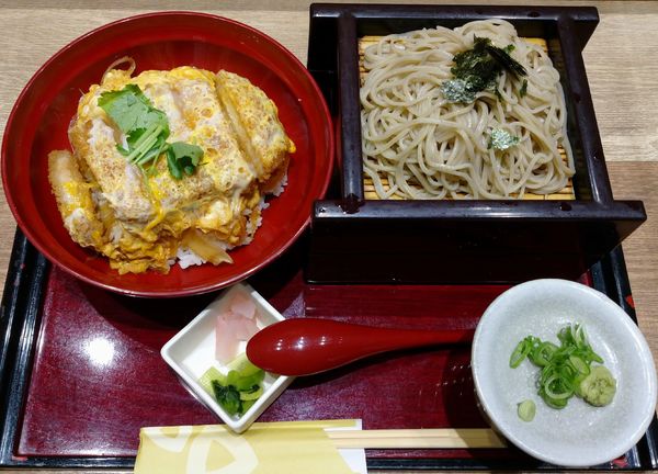 「かつ丼セット（990円）＋大盛り（無料）」@家族亭 大森店の写真