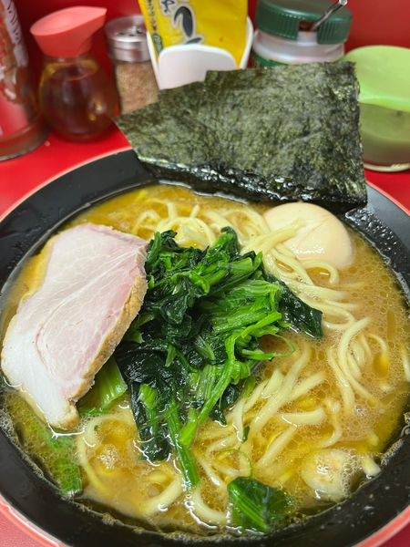 「中ラーメン」@横濱家系ラーメン 勝鬨家の写真