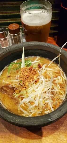 「炙りチャーシューめん塩+旨ネギ　エクストラコールド」@俺の創作らぁめん 極や 上野広小路店の写真