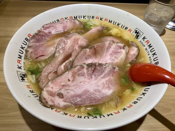 「プレミアムチャーシューラーメン1180円」@どうとんぼり神座 グランスタ八重北店の写真