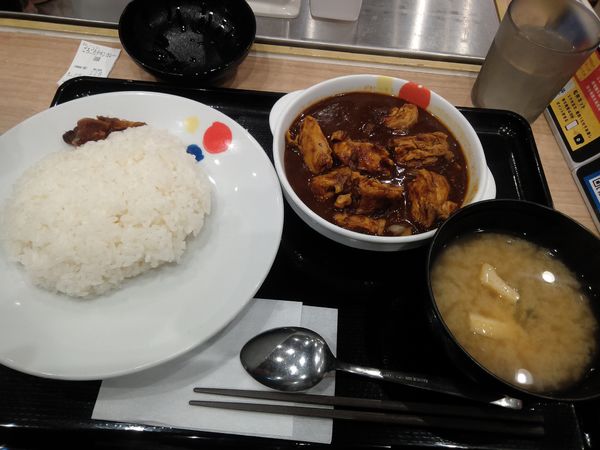 「ごろごろ煮込みチキンカレー　６３０円」@松屋 北千住店（マイカリー食堂併設）の写真