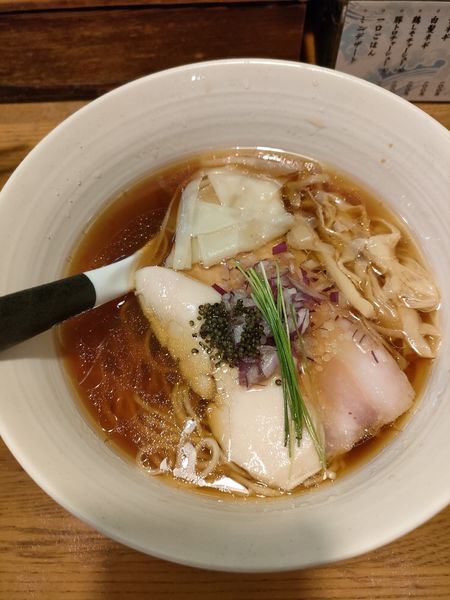 「醤油中華そば」@らーめん しおの風 本店の写真