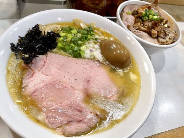 「煮干香る塩そば ￥780＋チャーシュー丼 ￥300」@麺屋 扇 SENの写真