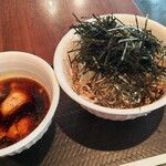 「鶏そば中盛り」@なぜ蕎麦にラー油を入れるのか。 西武新宿店の写真