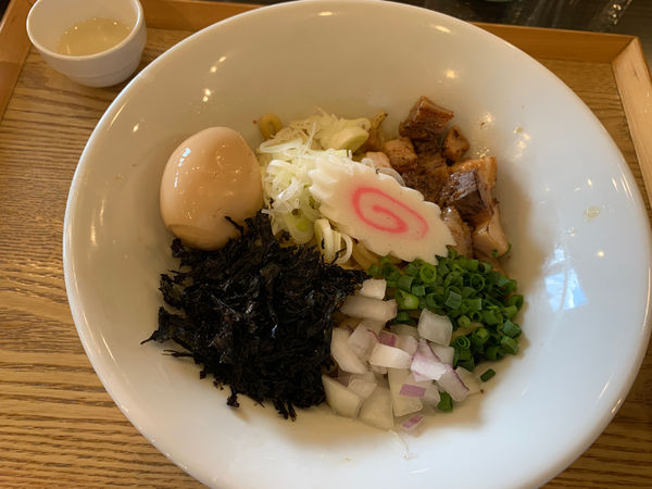 「味玉貝出し汁油そば」@麺's キッチン RIRIの写真