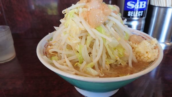 「ミニラーメン　カタメニンニクヤサイアブラ少しマシ」@ラーメン二郎 めじろ台店の写真