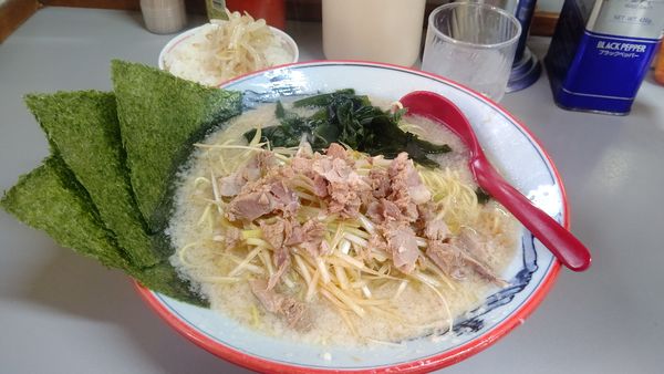 「ネギ塩ラーメン&サービス半ライス」@ラーメンショップ 122号騎西店の写真