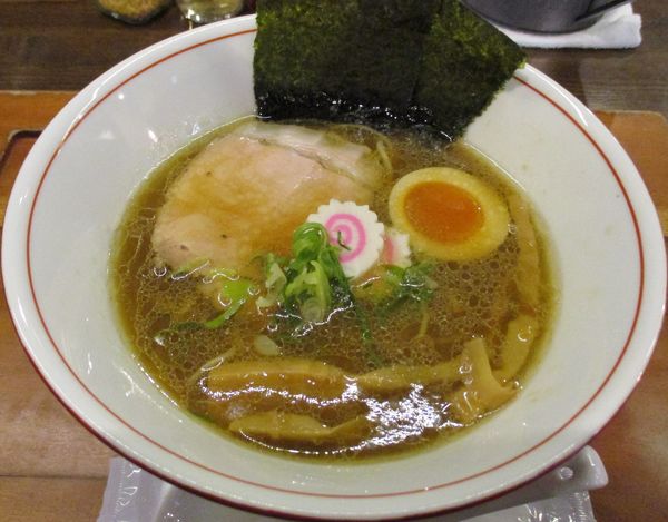 「醤油ラーメン 900円」@めんやニエバナの写真