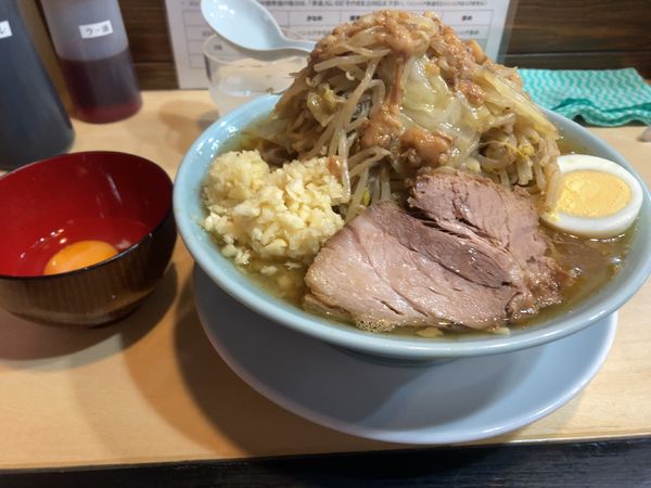 「ラーメン少なめ　サービス生卵」@ラーメン富士丸 平塚店の写真