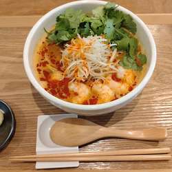 トムヤムクン担々麺　１３００円