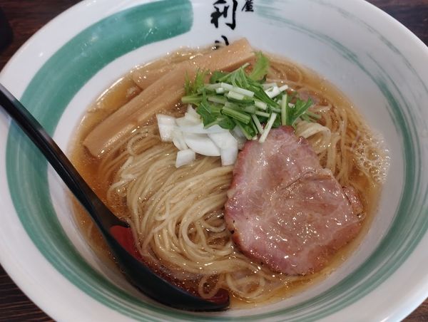 「限定オリーブいりこの煮干しそば(900)」@自家製麺 麺屋 利八の写真