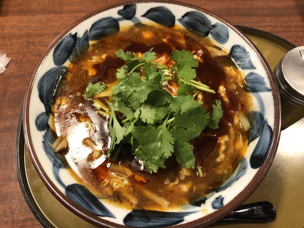 「酸辣湯麺￥８８０　大辛￥６６　パクチー増し￥１６５」@中華麺食房 三宝亭 東海店の写真