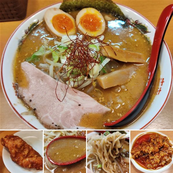 「味玉味噌らぁめん＋辛味噌＋ザンギ＝1200円」@ゑぞ食堂の写真