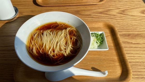 「かけそば 丸鶏醤油」@麺屋 花枇の写真