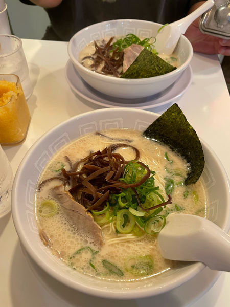 「豚骨ラーメン」@博多天神 新宿東口駅前店の写真