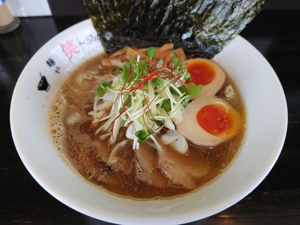 「【期間限定】特製太刀魚煮干しらーめん1000円＋半ライス」@麺や 笑 ～Sho～の写真
