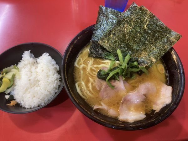 「ラーメン　ライス」@家系総本山 ラーメン吉村家の写真