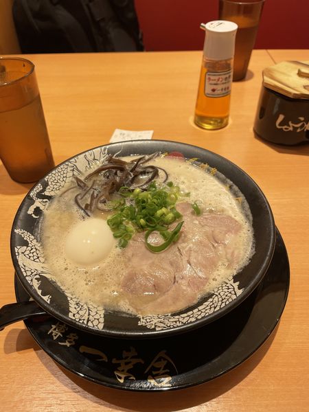 「味玉ラーメン」@博多一幸舎 福岡空港国内ターミナル店の写真