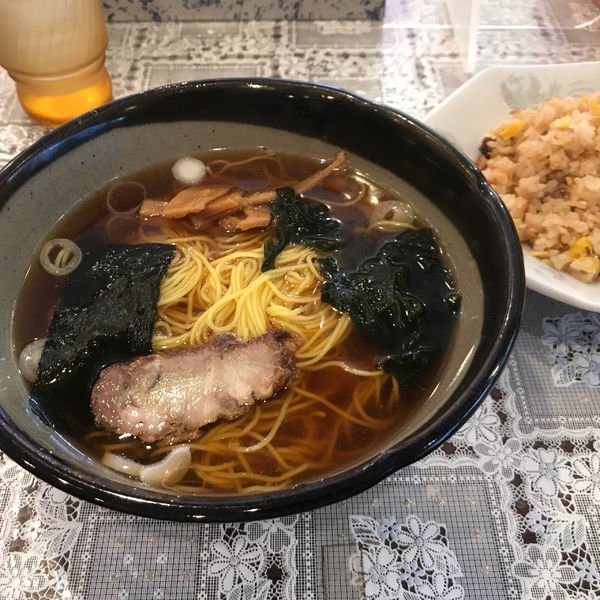 「ラーメン・半チャーハン」@太陽の写真