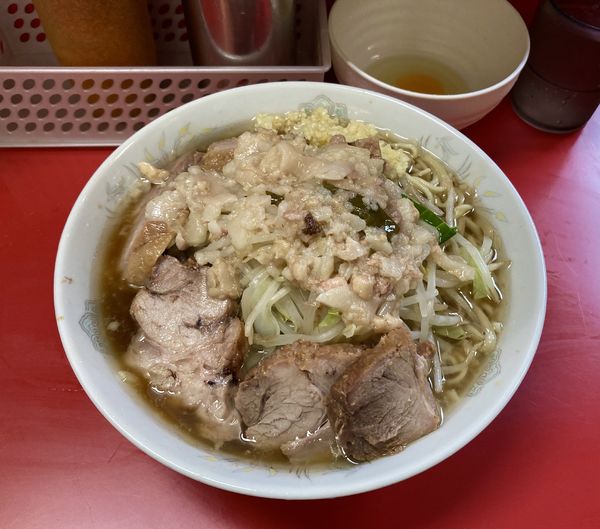 「小豚＋生卵」@ラーメン二郎 上野毛店の写真