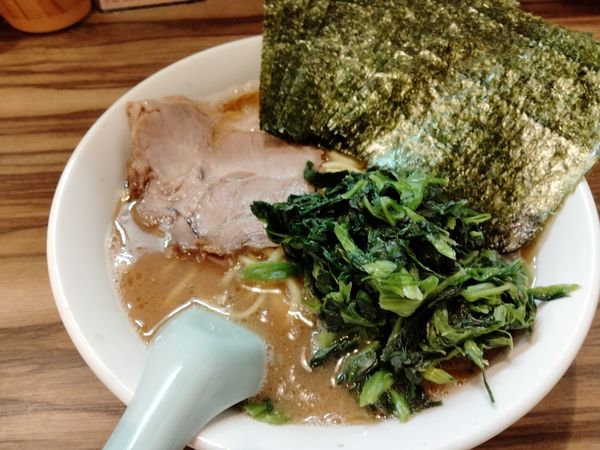 「海苔ラーメン中盛り＋ほうれん草＋ライス」@横浜家系らーめん 五丁目ハウスの写真