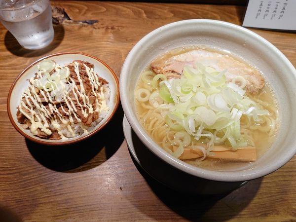 「macro ネギ 豚丼」@人類みな麺類 東京本店の写真