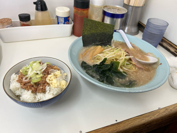 「ネギラーメン並＋スタミナ飯970円」@◯つばき食堂の写真