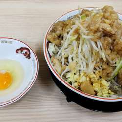 小豚ラーメン(豚入りと麺少なめ ７割)
