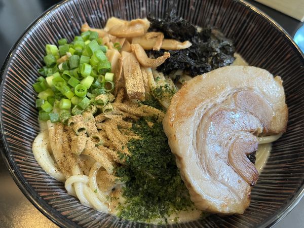 「石垣の塩まぜそば特盛」@自家製麺 織恩の写真