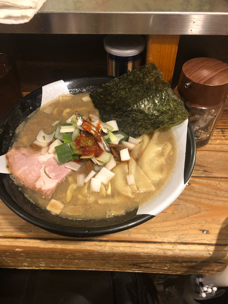 「すごい煮干しラーメン (980円)」@すごい煮干ラーメン凪 新宿ゴールデン街店 本館の写真