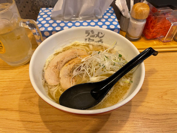 「魚介とんこつラーメン」@ラーメン海鳴 中洲店の写真