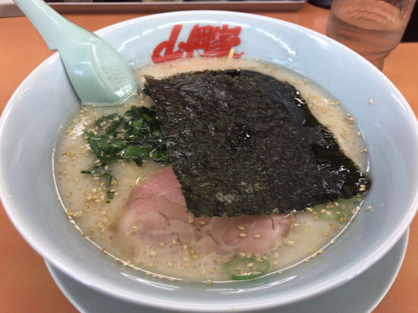 「塩ラーメン(多め、濃いめ) 690円」@ラーメン山岡家 鷲宮店の写真