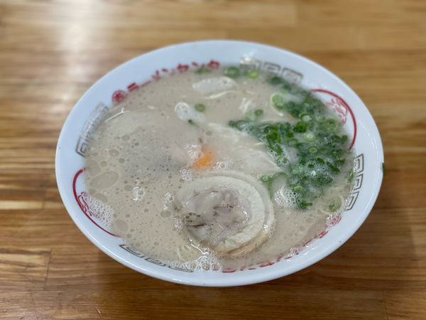 「ラーメン+生卵」@丸幸ラーメンセンター 基山店の写真