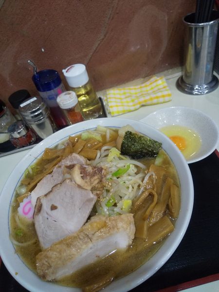 「中華そば(小)700円野菜120円生玉子50円」@所沢大勝軒の写真