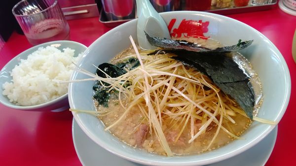 「塩ネギラーメン７９０円&半ライス１３０円」@ラーメン山岡家 神栖店の写真