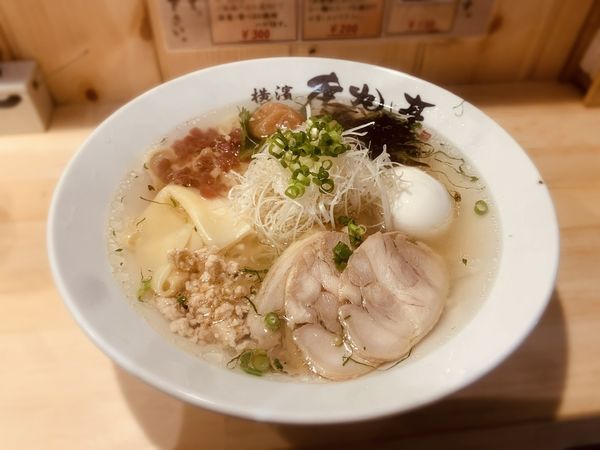 「梅鶏塩ら〜麺（￥1050）＋塩煮たまご（￥120）」@横濱 本丸亭 新橋店の写真