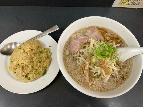 「半チャーハンラーメンセット(モヤシトッピング)」@らーめん丸宮の写真