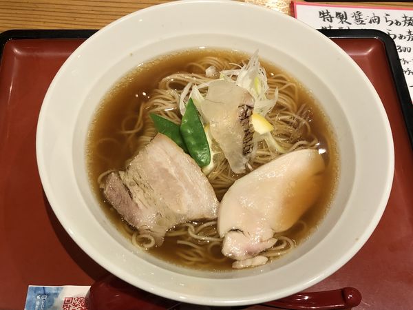 「鯛醤油らぁ麺　￥９００」@元祖鯛白湯らぁ〜麺 さくらの写真