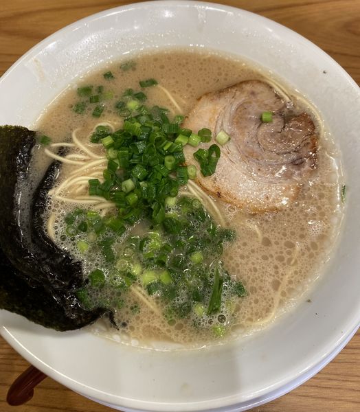 「窯炊き豚骨ラーメン　７３０円」@がっとん 京急鶴見店の写真