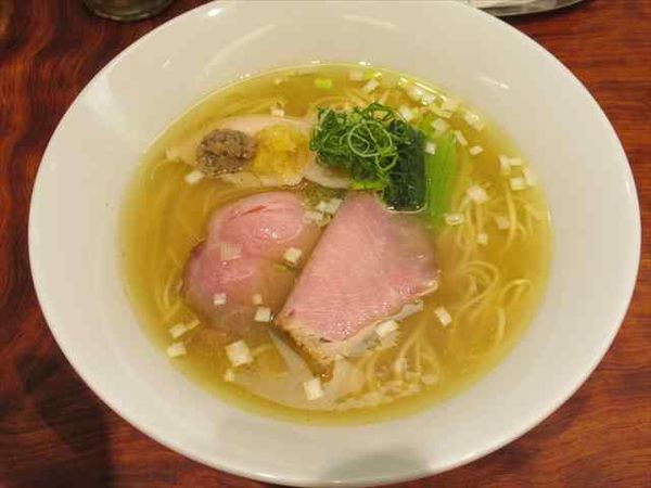 「塩そば（880円）」@三馬路 東京店の写真