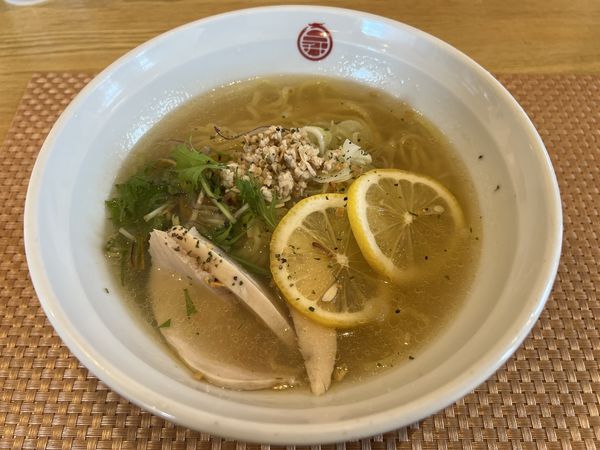 「塩檸檬ラーメン 880円」@中華料理 しょうりゅう 関店の写真