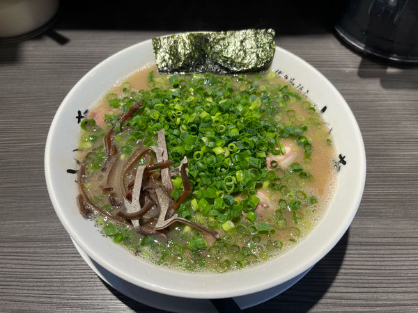 「ねぎちゃーしゅーめん(やわ〜ハリガネ)」@博多長浜らーめん いっき 戸塚安行店の写真