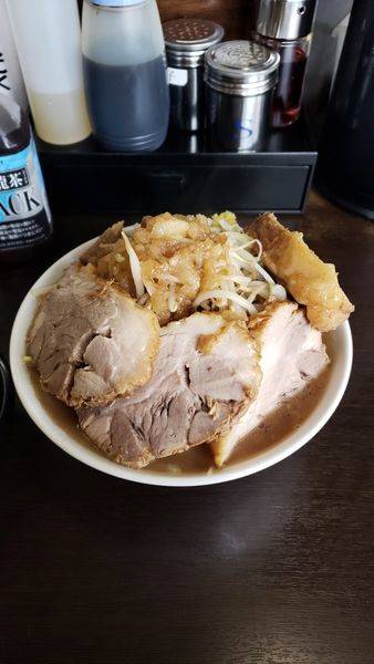 「ラーメン半分＋豚増し」@ラーメンどでん 大宮店の写真